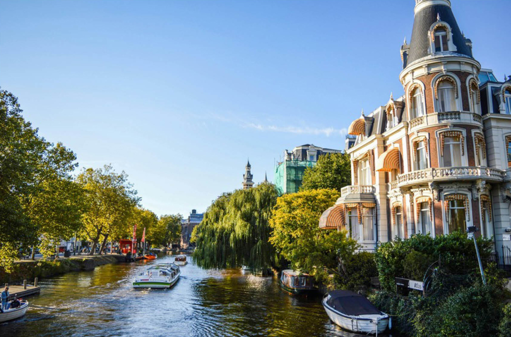 Verken Amsterdam tijdens een gezellige rondvaart